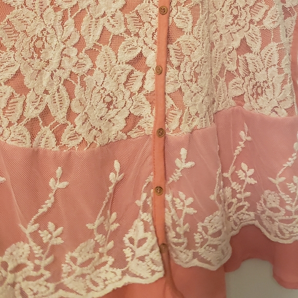 Pink & Cream Button-Front Lace Overlay Tank - Picture 2 of 5